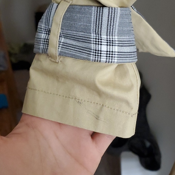 Beautiful tan trenchcoat with grey plaid detail - Picture 4 of 6